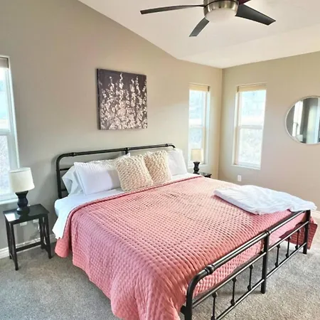 Private Stylish Townhome Near Isu & Hospital